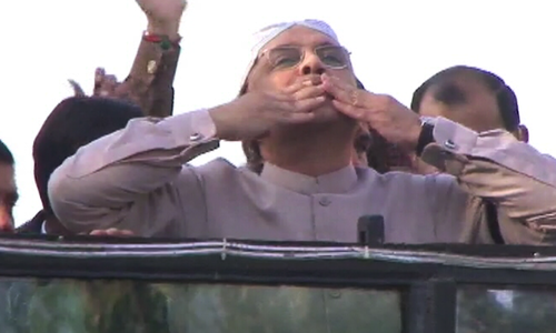 Zardari arrives in Karachi after 18-month self-imposed exile