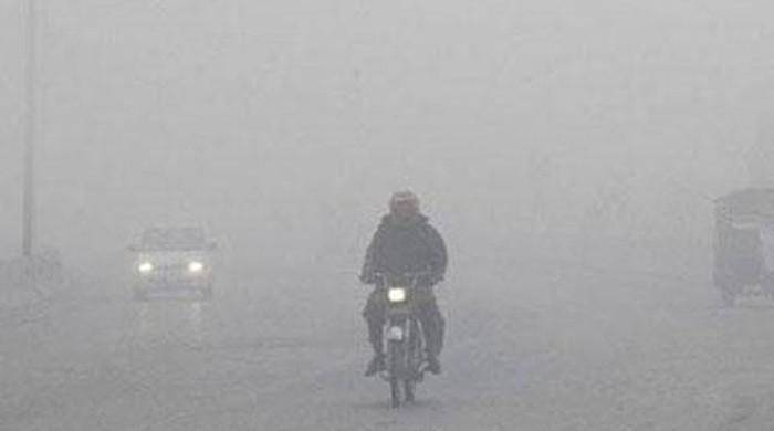 Dense fog covers most parts of Punjab, Sindh