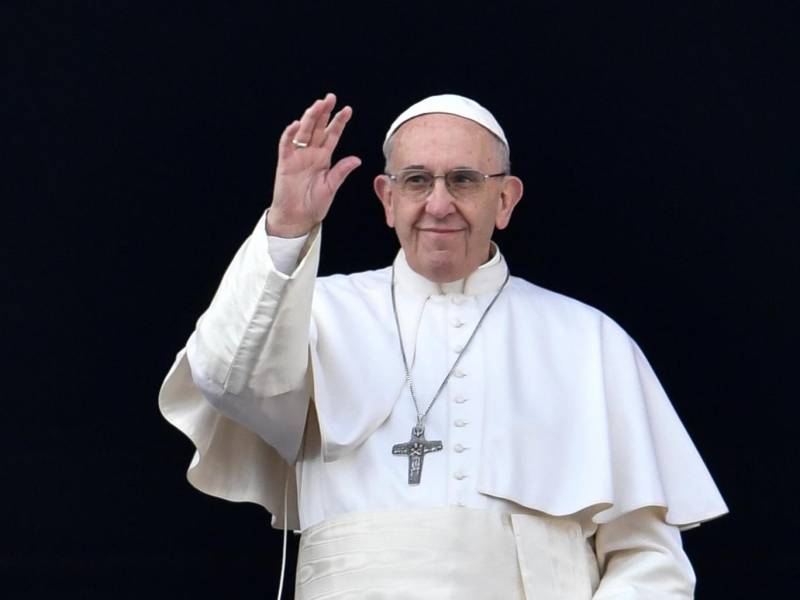 Women feel free to breastfeed in church: Pope