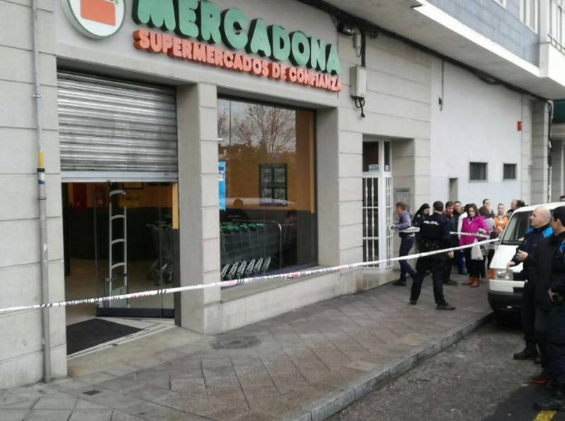 Armed man opens fire in Spanish supermarket