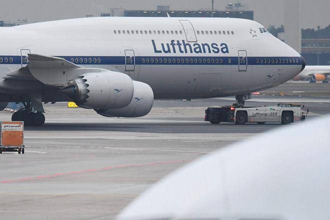 Lufthansa's flight makes emergency landing in Kuwait over bomb scare