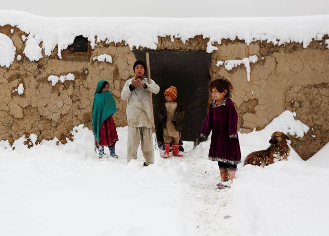 Dozens killed as heavy snow blankets parts of Afghanistan, Pakistan