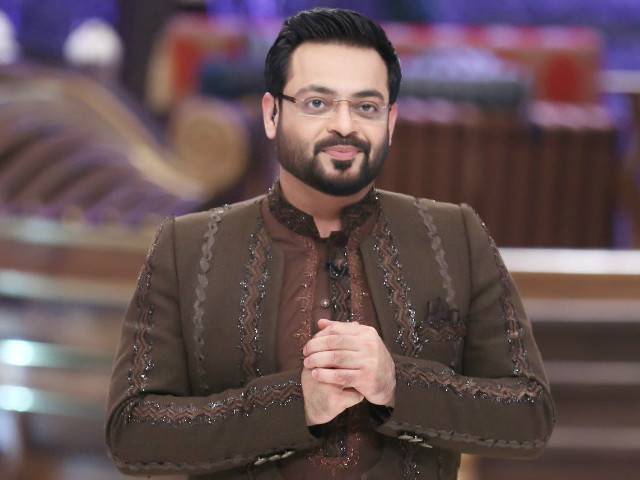 Amir Liaquat Hussain barred to go On-Air by SC