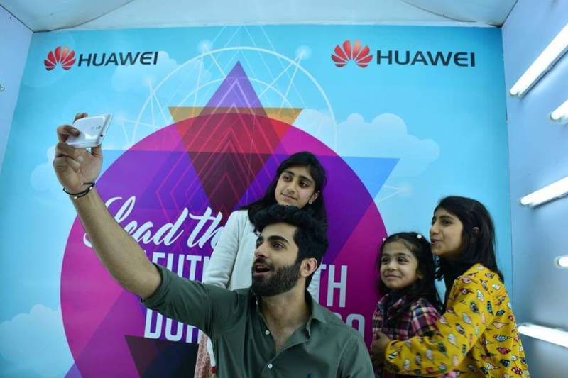 Huawei & Shehryar Munawar: Meeting fans in Fortress Square Mall