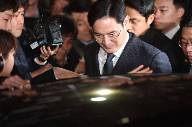 Samsung chief Lee arrested over corruption charges