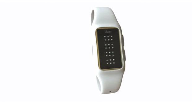 Smartwatch enables blind people read text messages
