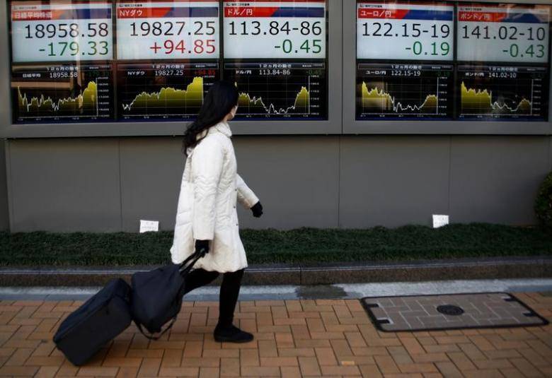 Asian stocks climb, oil downs