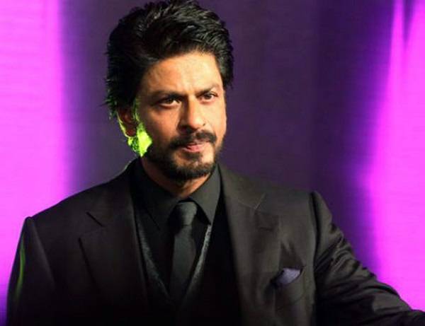 SRK doesn’t forget his politeness when car ran over a photographer