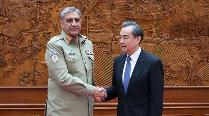 COAS Bajwa meets Chinese Foreign Minister in Beijing