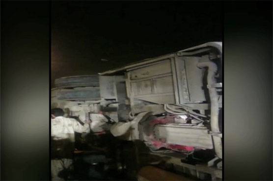 Bus, truck collision in Lahore, leaves 10 injured