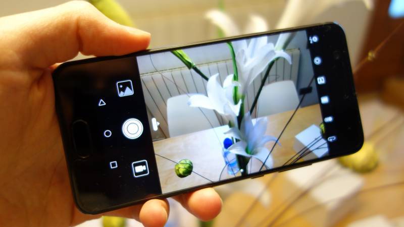 Huawei starts booking for P10 with DSLR