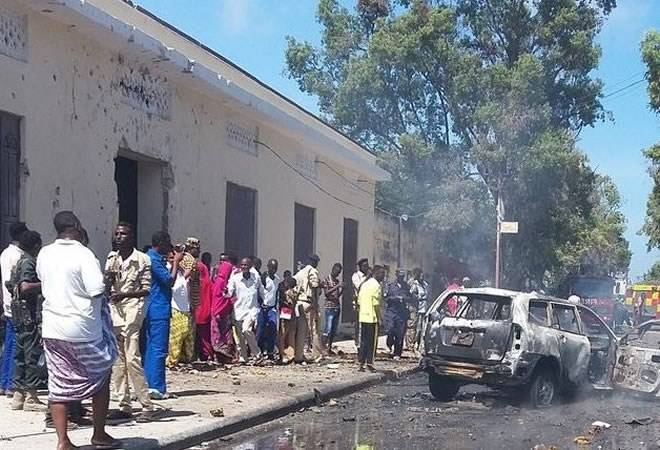 3 soldiers injured in explosion outside Somalian military base