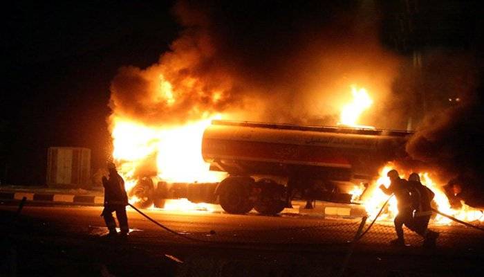 One person burns to death in massive oil tanker fire on Makkah-Jeddah highway