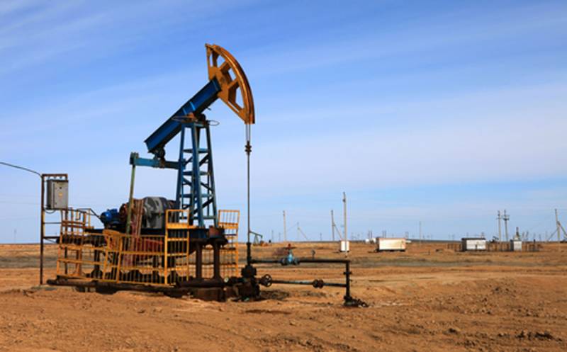 Oil prices drop on delaying oversupply issues