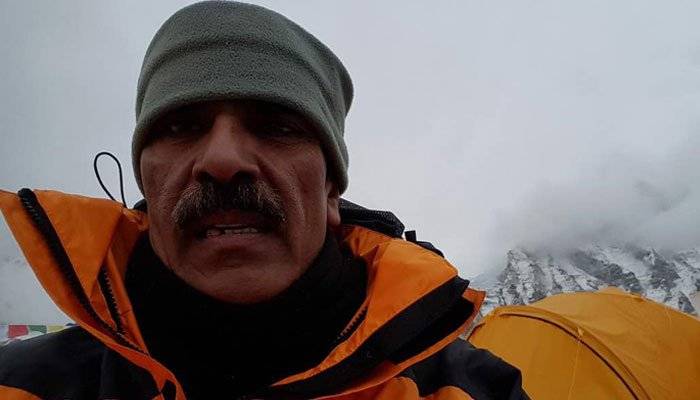 Fourth Pakistani conquers Mount Everest