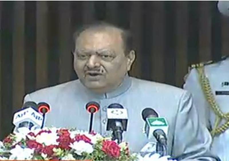 Chaos in National Assembly: President delivers speech amid “Go Nawaz Go” slogans