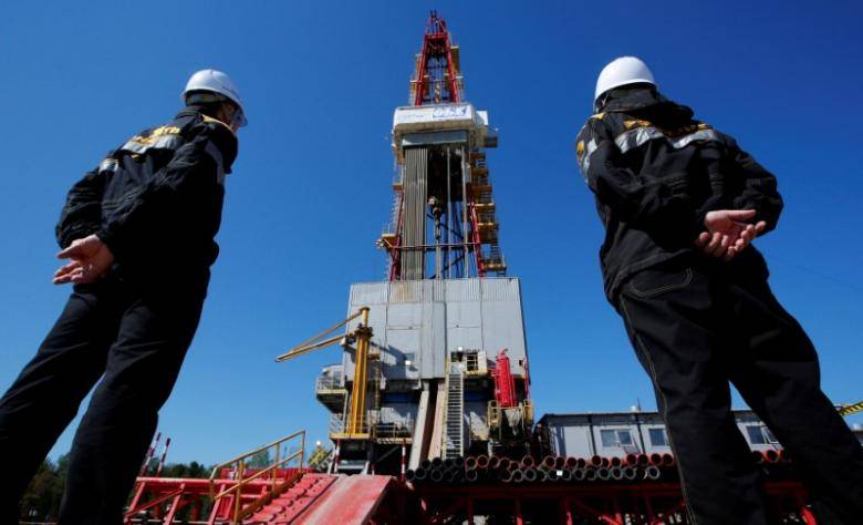 Oil prices hit seven-month lows on global oversupply