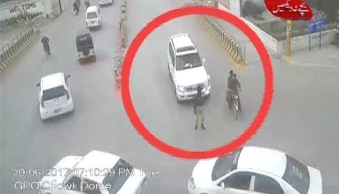 Watch: MPA Majeed Achakzai’s vehicle allegedly runs over, kills police officer