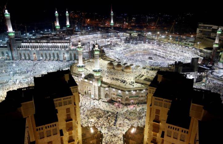Bomber planning to attack Mecca's Grand Mosque blows himself up: ministry