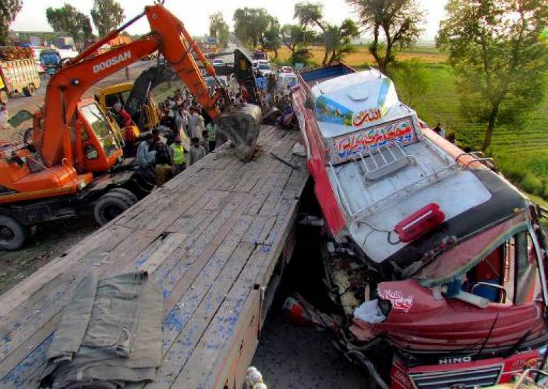 Layyah: 15 killed, dozens injured in bus-tractor trolley collision