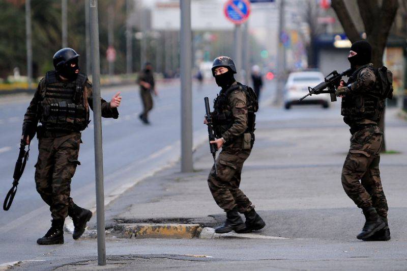 Turkey arrests six IS suspects planning attack on opposition march: governor