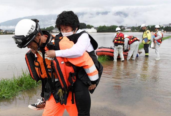 11 people missing, 400,000 evacuated as heavy rain hits Japan
