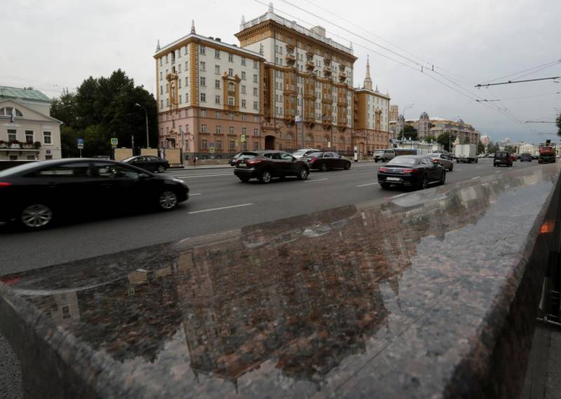 U.S. embassy diplomatic staff in Moscow barred from diplomatic property