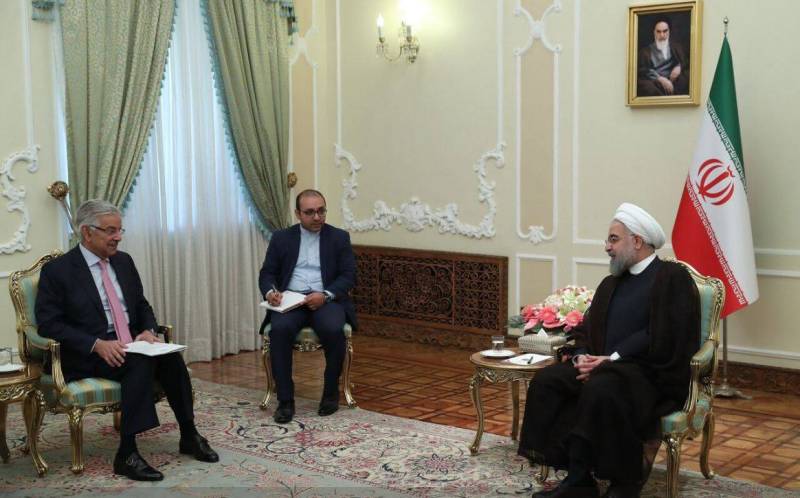 Khawaja Asif meets Iran President Rouhani, discuss regional security