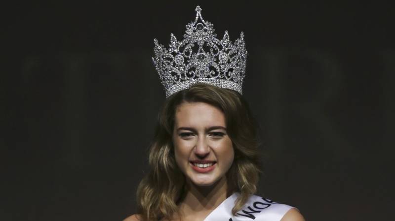 Miss Turkey loses crown over bizarre coup tweets