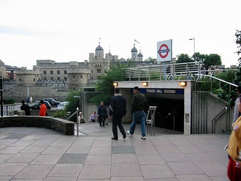 Explosion at Tower Hill station of London injures five