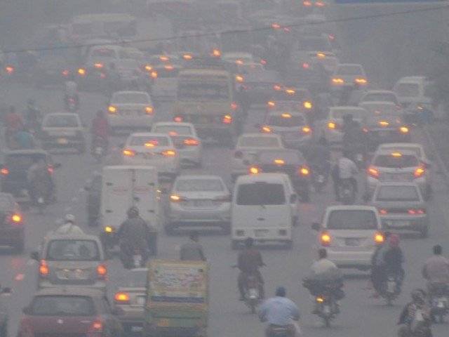 Dense smog, fog persists in parts of Punjab & KPK, rains predicted from next week