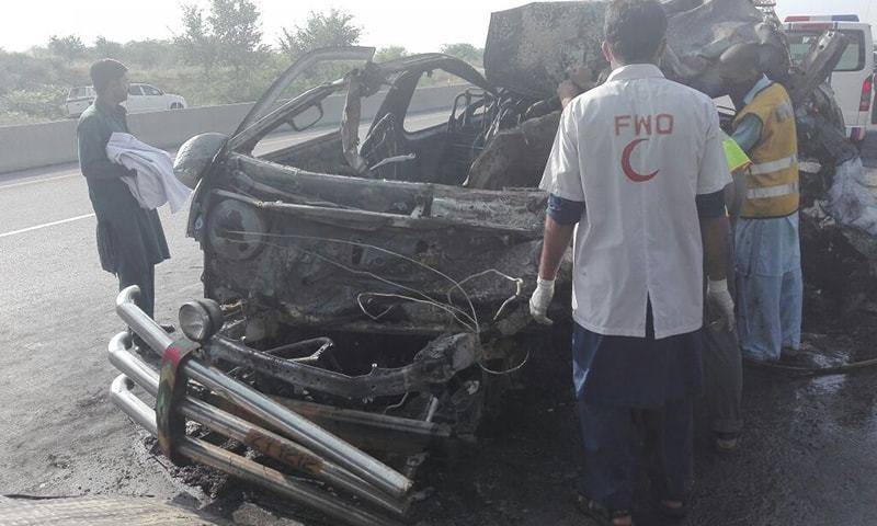 20 dead, dozens injured as passenger van rams into truck in Khairpur