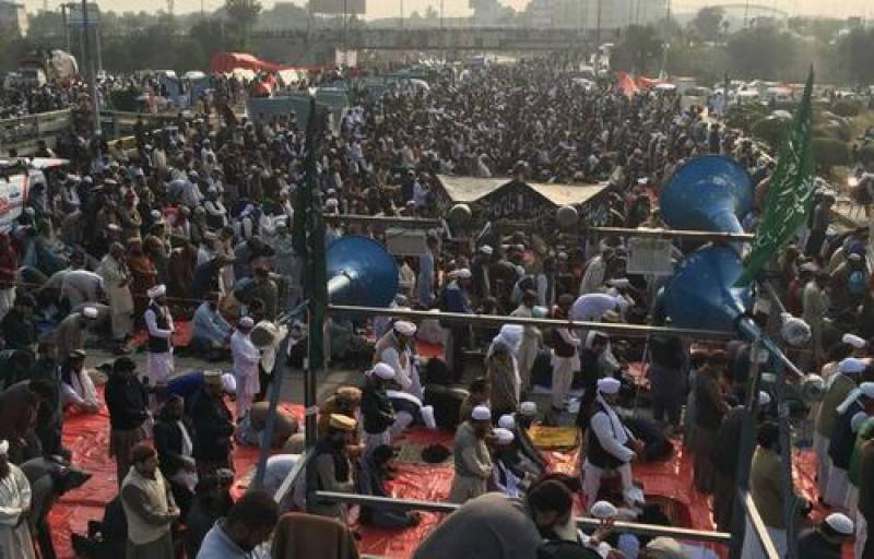 Islamabad sit-in continues as negotiations fail, committee formed to resolve issue