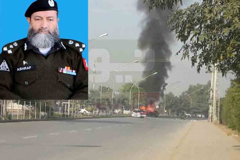 Peshawar: AIG Ashraf Noor, gunman martyred in explosion
