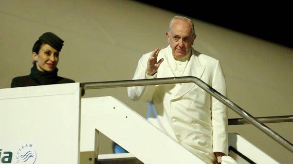 Amid Rohingya crisis Pope begins Myanmar trip