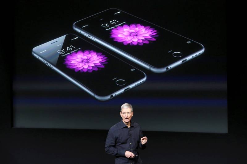 Apple apologises after outcry over slowed iPhones