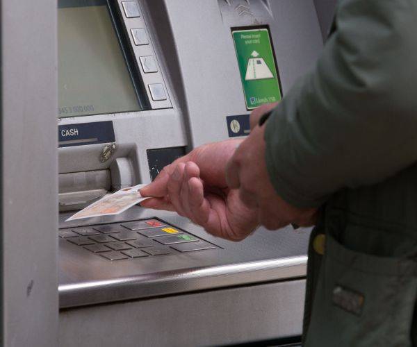ATM makers warn of 'jackpotting' hacks on US machines