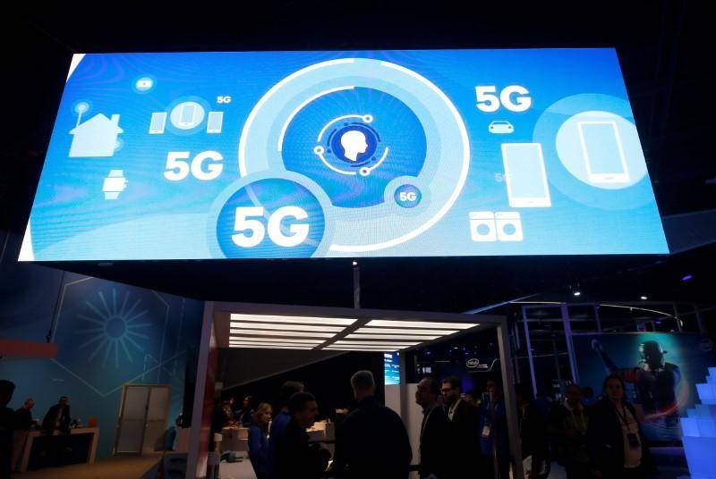 Trump security team sees building U.S. 5G network as option