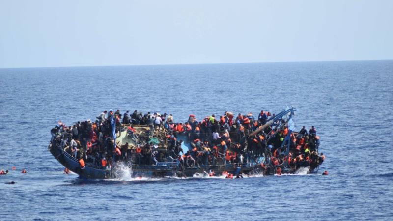 More than 90, mostly Pakistanis, feared drowned after boat capsizes off Libya