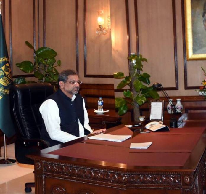 Entire nation stand by Kashmiri people, says Abbasi