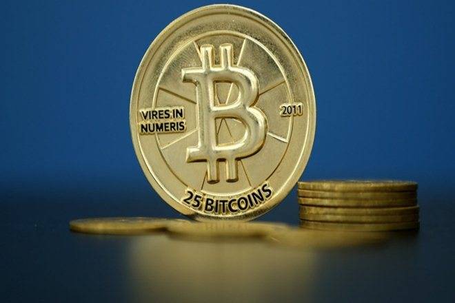 US Senate to spotlight virtual currencies as bitcoin plunges