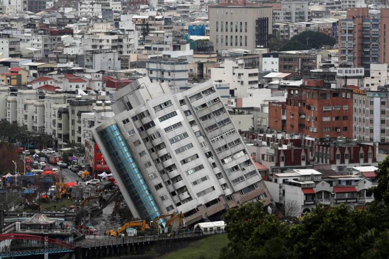 Aftershocks rattle Taiwan as quake toll rises to 10, 58 missing