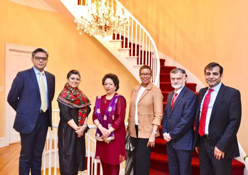 Maleeha Lodhi hosts welcome dinner for new Chinese colleague