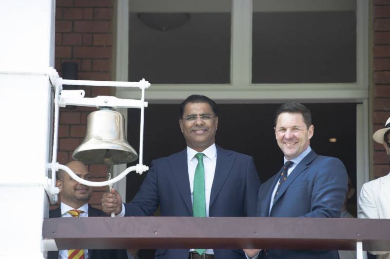 Waqar Younis rings five-minute bell at Lord’s before day-three of EngVsPak  