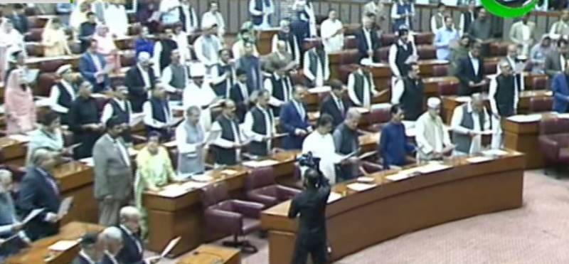 Newly-elected MNAs take oath at first session of 15th National Assembly