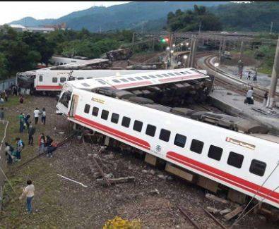 At least 18 killed, 160 injured in Taiwan train crash