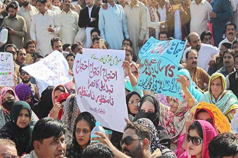Protest by Utility Stores workers in Islamabad enters second day