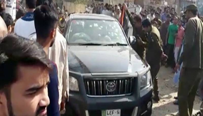 SHO among three shot dead in Lahore