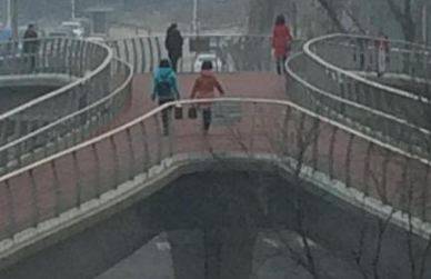 Attacker wounds 20 children with hammer at Beijing school