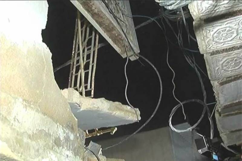 Three including father, daughter killed as roof collapses in Karachi